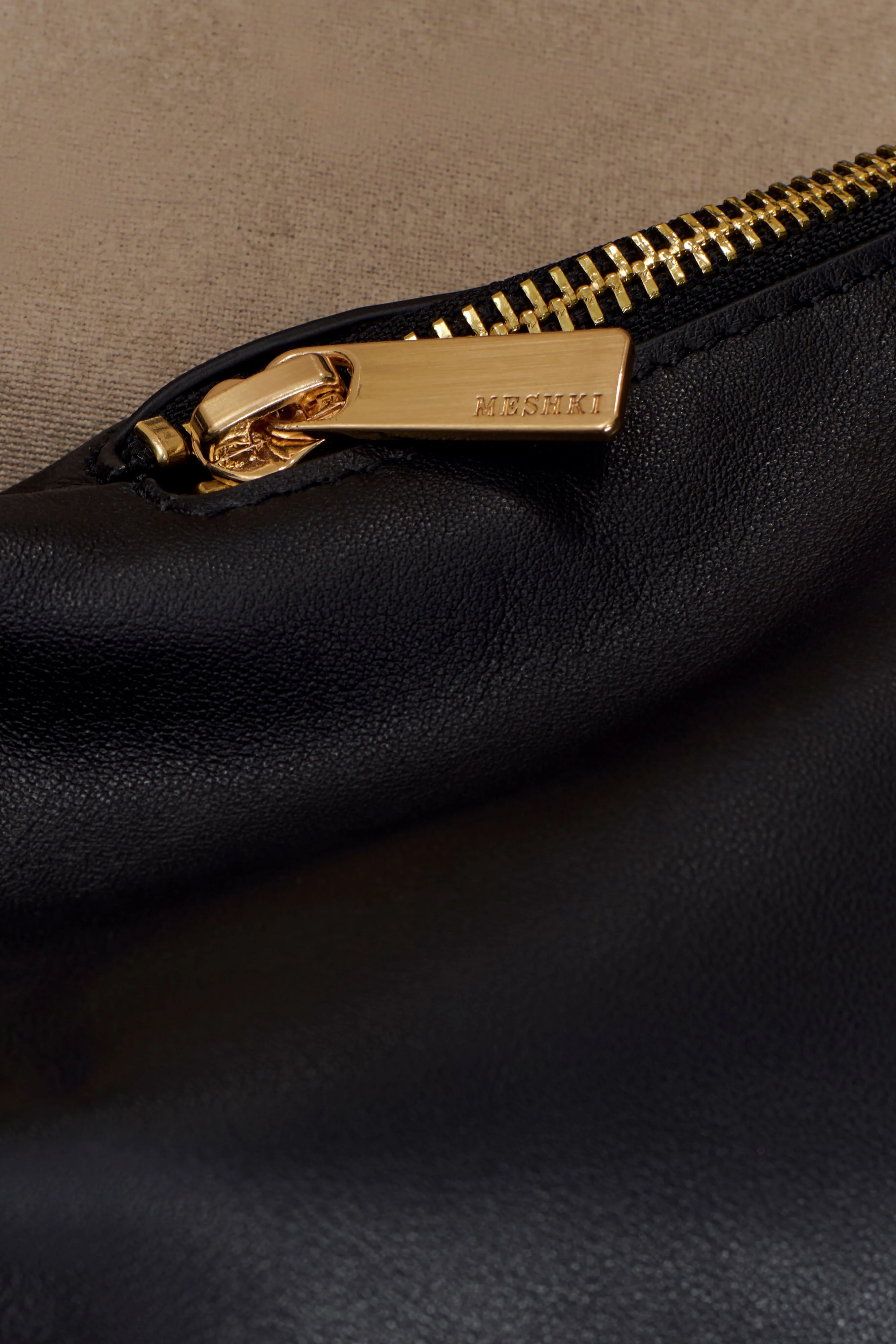 Bristol Croissant Leather Shoulder Bag - Black - Image 6