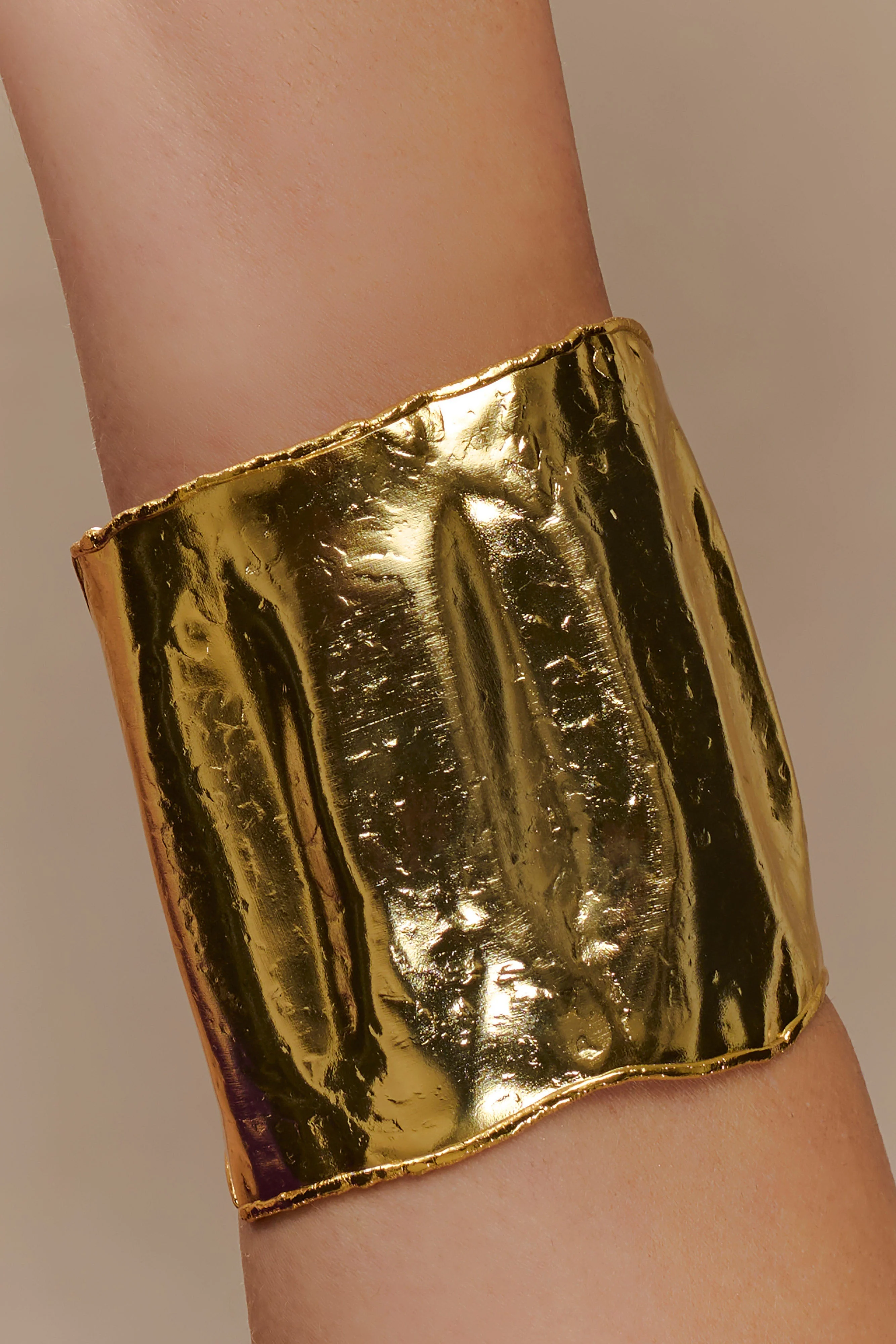 Ilania Textured Bangle - Gold - Image 3